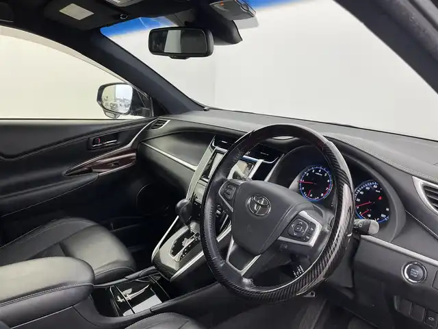 トヨタ ハリアー プレミアム 富山県 2014(平26)年 5.5万km ブラック 社外ナビ（AM/FM/DVD/BT/フルセグ）/バックカメラ/ETC/ハーフレザーシート/衝突被害軽減システム/クルーズコントロール/レーンキープアシスト/横滑り防止装置/アイドリングストップ/純正アルミホイール/純正フロアマット/オートLEDライト/オートマチックハイビーム/フォグライト/ウッドコンビステアリング/スマートキー/スペアキー