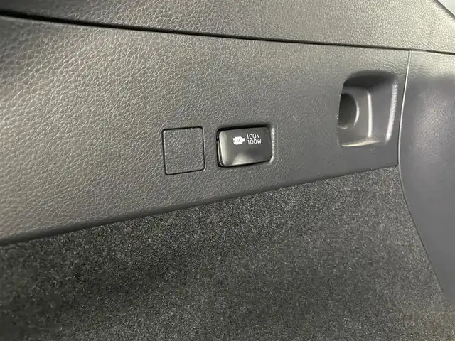 トヨタ ハリアー プレミアム 富山県 2014(平26)年 5.5万km ブラック 社外ナビ（AM/FM/DVD/BT/フルセグ）/バックカメラ/ETC/ハーフレザーシート/衝突被害軽減システム/クルーズコントロール/レーンキープアシスト/横滑り防止装置/アイドリングストップ/純正アルミホイール/純正フロアマット/オートLEDライト/オートマチックハイビーム/フォグライト/ウッドコンビステアリング/スマートキー/スペアキー