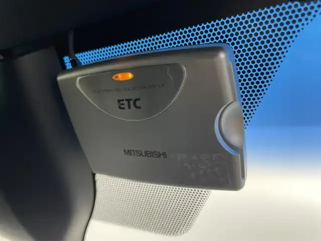 トヨタ ハリアー プレミアム 富山県 2014(平26)年 5.5万km ブラック 社外ナビ（AM/FM/DVD/BT/フルセグ）/バックカメラ/ETC/ハーフレザーシート/衝突被害軽減システム/クルーズコントロール/レーンキープアシスト/横滑り防止装置/アイドリングストップ/純正アルミホイール/純正フロアマット/オートLEDライト/オートマチックハイビーム/フォグライト/ウッドコンビステアリング/スマートキー/スペアキー