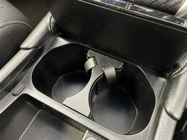 トヨタ ハリアー プレミアム 富山県 2014(平26)年 5.5万km ブラック 社外ナビ（AM/FM/DVD/BT/フルセグ）/バックカメラ/ETC/ハーフレザーシート/衝突被害軽減システム/クルーズコントロール/レーンキープアシスト/横滑り防止装置/アイドリングストップ/純正アルミホイール/純正フロアマット/オートLEDライト/オートマチックハイビーム/フォグライト/ウッドコンビステアリング/スマートキー/スペアキー