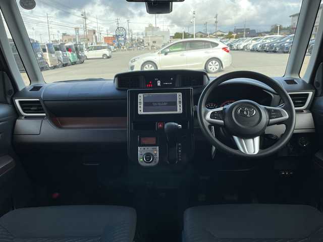 トヨタ タンク G S 富山県 2017(平29)年 6.4万km ブライトシルバーM 禁煙車/純正ディーラーＳＤナビ/型式：NSCN-W59C/（CD/ワンセグTV/AUX）/両側パワースライドドア/バックカメラ/ＥＴＣ/プッシュスタート/スマートキー×２/アイドリングストップ/フォグランプ/ドアバイザー/レーンアシスト