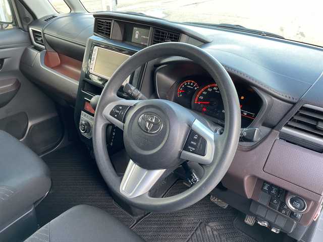 トヨタ タンク G S 富山県 2017(平29)年 6.4万km ブライトシルバーM 禁煙車/純正ディーラーＳＤナビ/型式：NSCN-W59C/（CD/ワンセグTV/AUX）/両側パワースライドドア/バックカメラ/ＥＴＣ/プッシュスタート/スマートキー×２/アイドリングストップ/フォグランプ/ドアバイザー/レーンアシスト