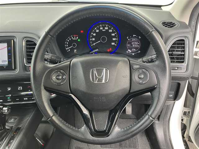 ホンダ ヴェゼル X 高知県 2014(平26)年 12.4万km ホワイトオーキッドパール 純正メモリナビ/Bluetooth接続/ETC/スマートキー/バックカメラ/クルーズコントロール/純正フロアマット/ナビ装着用スペシャルパッケージ/あんしんパッケージ/フルオートエアコン/LEDヘッドライト/純正アルミホイール/取扱説明書