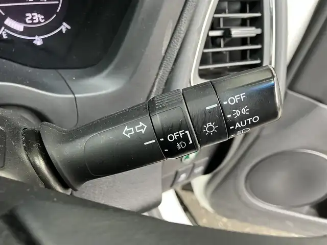 ホンダ ヴェゼル X 高知県 2014(平26)年 12.4万km ホワイトオーキッドパール 純正メモリナビ/Bluetooth接続/ETC/スマートキー/バックカメラ/クルーズコントロール/純正フロアマット/ナビ装着用スペシャルパッケージ/あんしんパッケージ/フルオートエアコン/LEDヘッドライト/純正アルミホイール/取扱説明書