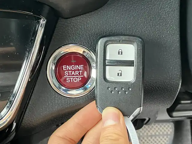 ホンダ ヴェゼル X 高知県 2014(平26)年 12.4万km ホワイトオーキッドパール 純正メモリナビ/Bluetooth接続/ETC/スマートキー/バックカメラ/クルーズコントロール/純正フロアマット/ナビ装着用スペシャルパッケージ/あんしんパッケージ/フルオートエアコン/LEDヘッドライト/純正アルミホイール/取扱説明書
