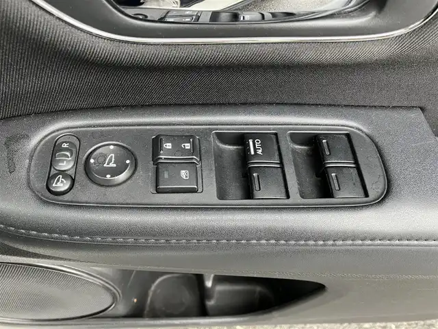 ホンダ ヴェゼル X 高知県 2014(平26)年 12.4万km ホワイトオーキッドパール 純正メモリナビ/Bluetooth接続/ETC/スマートキー/バックカメラ/クルーズコントロール/純正フロアマット/ナビ装着用スペシャルパッケージ/あんしんパッケージ/フルオートエアコン/LEDヘッドライト/純正アルミホイール/取扱説明書