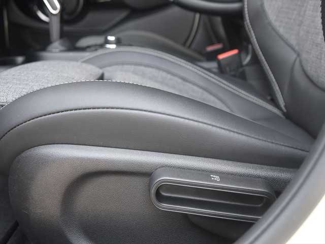ＭＩＮＩ ミニ クーパー SD 和歌山県 2021(令3)年 5.6万km 白Ⅱ ドライビングアシストＰＫＧ　/ハーフレザーシート　/シートヒーター　/アンビエントライト　/インテリジェントセーフティ　/衝突軽減　/レーンキープアシスト　/ＬＥＤライト　/ＥＴＣ