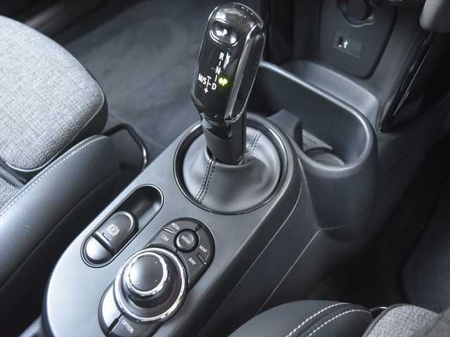 ＭＩＮＩ ミニ クーパー SD 和歌山県 2021(令3)年 5.6万km 白Ⅱ ドライビングアシストＰＫＧ　/ハーフレザーシート　/シートヒーター　/アンビエントライト　/インテリジェントセーフティ　/衝突軽減　/レーンキープアシスト　/ＬＥＤライト　/ＥＴＣ