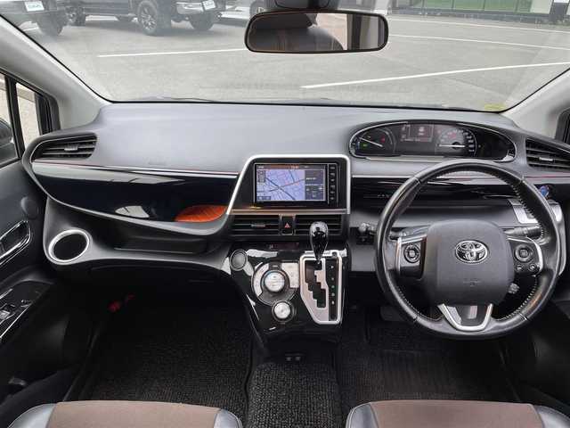 トヨタ シエンタ ハイブリッド G クエロ 茨城県 2019(平31)年 5.6万km ブラックマイカ 純正ナビ/【FM・AM・BT・TV】/クルーズコントロール/全方位カメラ/ETC/前後コーナーセンサー/両側パワースライド/純正アルミホイール/オートライト/LED/スマートキー/スペアキー有/純正フロアマット/ハーフレザーシート