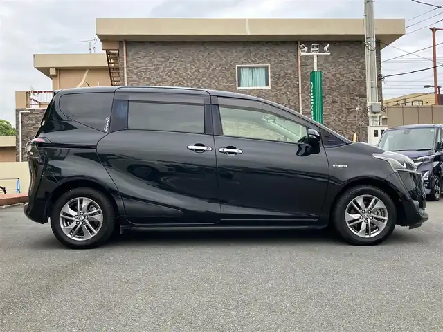トヨタ シエンタ ハイブリッド G 静岡県 2017(平29)年 5万km ブラックマイカ エンジンスタートストップ/スマートキー/スペアキー１本/パワーステアリング/パワーウィンドウ/アイドリングストップ/オートエアコン/保証書/取扱説明書/記録簿/フリップダウンモニター/USB入力端子/ETC/バックカメラ/純正SDナビ（CD.BT.フルセグ）/3列シート/ウォークスルー/タンブルシート/純正フロアマット/純正アルミホイール/ドライブレコーダー前後/D席N席シートヒーター/両側パワースライドドア/ABS/横滑り防止装置/オートライト/オートマチックハイビーム/レーンキープアシスト/LEDライト/Wエアバック/衝突軽減システム
