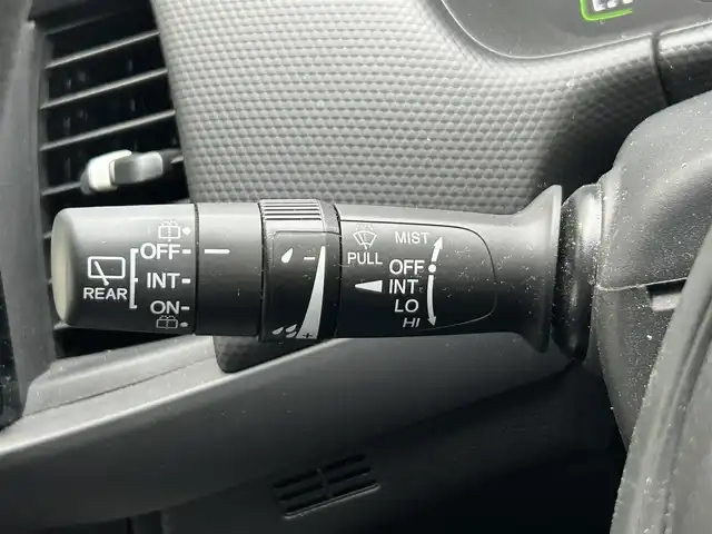 ホンダ フィット e:HEVベーシック 静岡県 2023(令5)年 6.8万km プレミアムサンライトホワイトパール ホンダセンシング/純正ＧＡＴＨＥＲＳナビ/・CD/Bluetooth/USB/LEDヘッドライト/スマートキー/・プッシュスタート/クルーズコントロール追従有/オートライト/オートマチックハイビーム/純正フロアマット/電子制御パーキングブレーキ