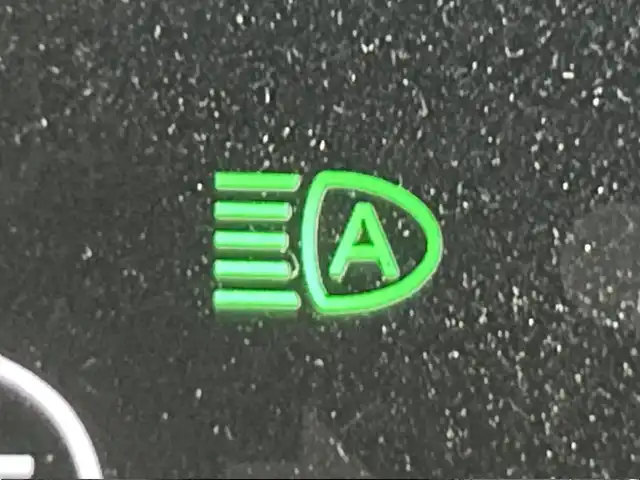 ホンダ フィット e:HEVベーシック 静岡県 2023(令5)年 6.8万km プレミアムサンライトホワイトパール ホンダセンシング/純正ＧＡＴＨＥＲＳナビ/・CD/Bluetooth/USB/LEDヘッドライト/スマートキー/・プッシュスタート/クルーズコントロール追従有/オートライト/オートマチックハイビーム/純正フロアマット/電子制御パーキングブレーキ