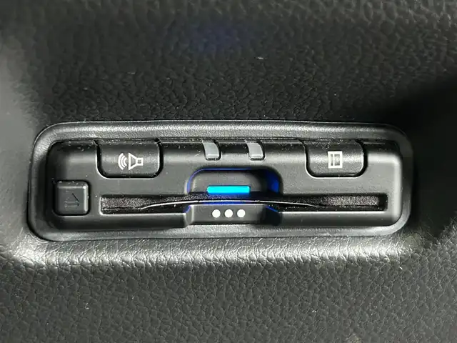 ホンダ フィット e:HEVベーシック 静岡県 2023(令5)年 6.8万km プレミアムサンライトホワイトパール ホンダセンシング/純正ＧＡＴＨＥＲＳナビ/・CD/Bluetooth/USB/LEDヘッドライト/スマートキー/・プッシュスタート/クルーズコントロール追従有/オートライト/オートマチックハイビーム/純正フロアマット/電子制御パーキングブレーキ