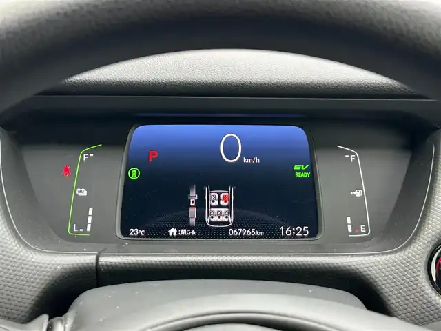 ホンダ フィット e:HEVベーシック 静岡県 2023(令5)年 6.8万km プレミアムサンライトホワイトパール ホンダセンシング/純正ＧＡＴＨＥＲＳナビ/・CD/Bluetooth/USB/LEDヘッドライト/スマートキー/・プッシュスタート/クルーズコントロール追従有/オートライト/オートマチックハイビーム/純正フロアマット/電子制御パーキングブレーキ