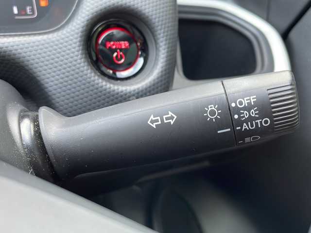 ホンダ フィット e:HEVベーシック 大阪府 2023(令5)年 6.8万km プレミアムサンライトホワイトパール ホンダセンシング/純正ＧＡＴＨＥＲＳナビ/・CD/Bluetooth/USB/バックカメラ/ETC/LEDヘッドライト/スマートキー/プッシュスタート/クルーズコントロール追従有/オートライト/オートマチックハイビーム/純正フロアマット/衝突被害軽減システム/レーンキープアシスト