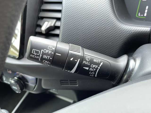 ホンダ フィット e:HEVベーシック 大阪府 2023(令5)年 6.8万km プレミアムサンライトホワイトパール ホンダセンシング/純正ＧＡＴＨＥＲＳナビ/・CD/Bluetooth/USB/バックカメラ/ETC/LEDヘッドライト/スマートキー/プッシュスタート/クルーズコントロール追従有/オートライト/オートマチックハイビーム/純正フロアマット/衝突被害軽減システム/レーンキープアシスト