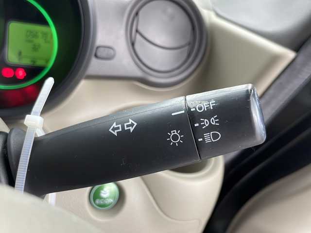 ホンダ Ｎ ＢＯＸ G Lパッケージ 千葉県 2014(平26)年 5.7万km スマートブラック 禁煙車　/純正ナビ　/ＡＭ　ＦＭ　ＣＤ　ワンセグ　/片側パワースライドドア　/バックカメラ　/ＥＴＣ　/ヘッドライトレベライザー　/ステアリングリモコン　/電格ミラー　/純正アルミホイール　/フロアマット　/横滑り防止