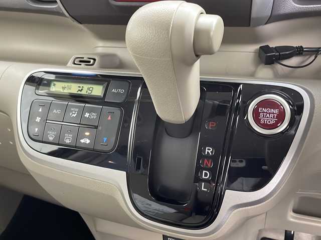 ホンダ Ｎ ＢＯＸ G Lパッケージ 千葉県 2014(平26)年 5.7万km スマートブラック 禁煙車　/純正ナビ　/ＡＭ　ＦＭ　ＣＤ　ワンセグ　/片側パワースライドドア　/バックカメラ　/ＥＴＣ　/ヘッドライトレベライザー　/ステアリングリモコン　/電格ミラー　/純正アルミホイール　/フロアマット　/横滑り防止