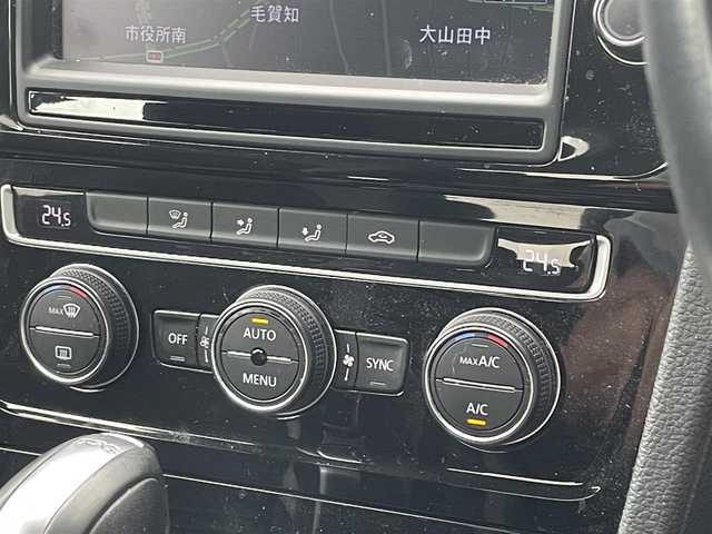 フォルクスワーゲン ゴルフ TSIハイライン 愛知県 2016(平28)年 5.4万km 白 AIS検査実施　4.5点/ワンオーナー　/メーカーナビ　/DiscoverPro /DVD /CD /Bluetooth /ミラーリンク　/地デジ/ETC /バックカメラ　/アダプティブクルーズコントロール　/オートライト　/HIDヘッド　/ヘッドランプウォッシャー　/レインセンサー　/スマートエントリー　/保証書　/説明書　/スペアキー