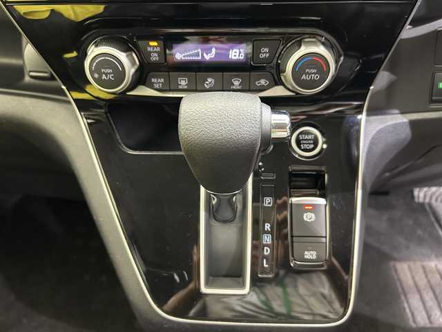 日産 セレナ ハイウェイスター V 愛媛県 2020(令2)年 4.8万km ダイヤモンドブラック 純正10型ナビ/プロパイロット/両側電動スライドドア/全周囲カメラ/フリップダウンモニター/前後コーナーセンサー/ETC2.0/ブラインドスポットモニター/レーンキープアシスト/キャプテンシート/ステアリングスイッチ/オートマチックハイビーム/オートライト/アイドリングストップ/ウインカーミラー/ドアバイザー/プッシュスタート/取扱説明書