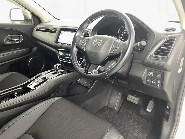 ホンダ ヴェゼル ハイブリッド Z ホンダセンシング 福島県 2019(平31)年 7.1万km プラチナホワイトパール ホンダセンシング/・CMBS/・ACC/・先行車発進告知/・路外逸脱抑制/・レーンアシスト/・リアアクティブフォースペダル/・標識認機能/４ＷＤ　/純正メモリナビゲーション/【AM/FM/DVD/CD/Bluetooth/フルセグ/HDMI】　/型番:VXM-187VFI/ＥＴＣ/ドライブレコーダー　/ハーフレザーシート　/電子パーキング　/・ブレーキホールド　/シートヒーター　/エンジンスターター　/・プッシュスタート　/・スマートキー/LEDライト/・オートライト/・フォグライト/純正フロアマット/ドアバイザー/電動格納ウィンカーミラー/パドルシフト/取扱説明書/・保証書
