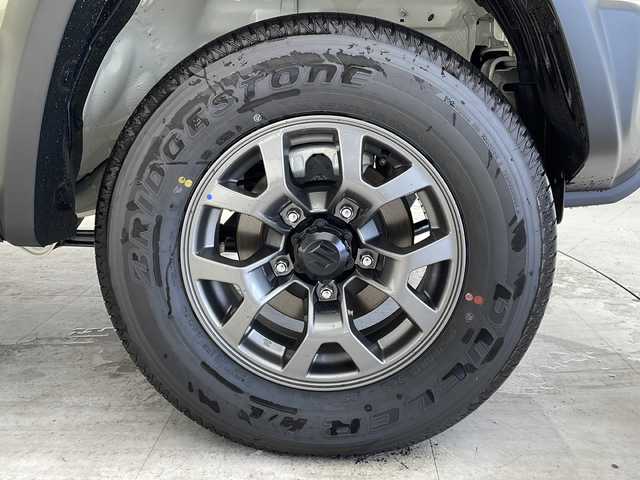 スズキ ジムニー ノマド FC 愛知県 2025(令7)年 0.1万km未満 ベージュ 登録済未使用車/衝突軽減システム/ディズプレイオーディオ　ナビ機能なし/レーダークルーズコントロール/シートヒーター/Bluetooth/コーナーセンサー/純正アルミホイール/LEDヘッドライト/オートマチックハイビーム/４WD/ステアリングスイッチ/スマートキー/プッシュスタート