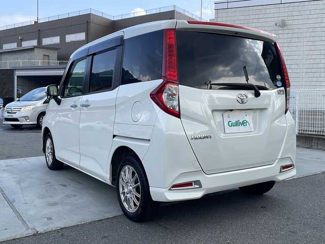 トヨタ ルーミー G 山梨県 2017(平29)年 2.8万km パールホワイトⅢ 純正ＳＤナビ　/フルセグＴＶ　/バックカメラ　/フリップダウン　/Ｂｌｕｅｔｏｏｔｈ　/ＥＴＣ　/ドラレコ　/純正フロアマット　/両側パワースライドドア　/ＡＢＳ　/横滑り防止装置　/盗難防止装置　/オートライト
