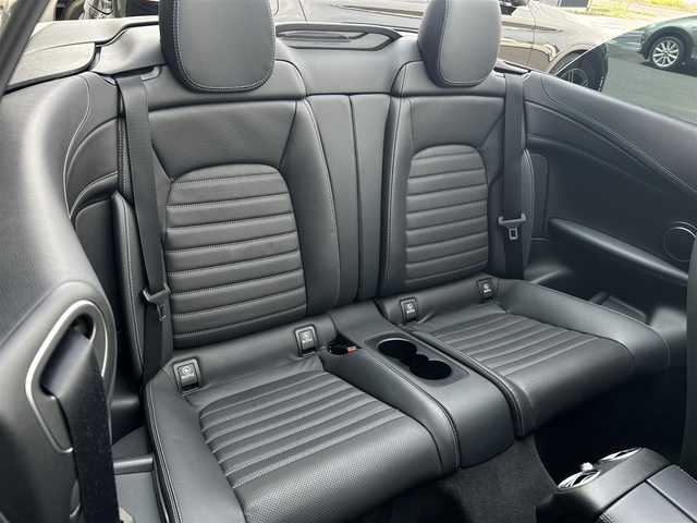 メルセデス・ベンツ Ｃ１８０ カブリオレ スポーツ 茨城県 2018(平30)年 5.7万km ダイヤモンドホワイト レザーエクスクルーシブＰＫＧ　/・黒本革　/・ＨＵＤ　/・１９ｉｎＡＭＧマルチスポークＡＷ　/・エアスカーフ　/・エアキャップ/・エアバランスパッケージ/・アダプティブハイビームアシストプラス/・LEDインテリジェントシステム/・LEDコーナリングライト/シートヒーター　/Ｍ付ＰＷシート/ＲＳＰ　/ＡＣＣ　/ＬＫＡ　/ＢＳＡ　/Ｂカメラ　/ナビ　/ＴＶ　/ＢＴ　/ＬＥＤ　/ＥＴＣ/ドラレコ/ナビ/フルセグTV/BT/USB/DVD/禁煙車