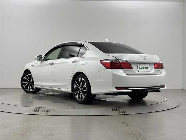 ホンダ アコード ハイブリッド LX 埼玉県 2013(平25)年 7.7万km ホワイトオーキッドパール 純正８インチナビ　/バックカメラ　/クルーズコントロール　/フォグライト切り替え　/純正ドライブレコーダー　/ハーフレザーシート　/パワーシート　/革巻きステアリング　/Ｂｌｕｅｔｏｏｔｈ　/フルセグＴＶ　/ｉｐｏｄ　/ＡＵＸ