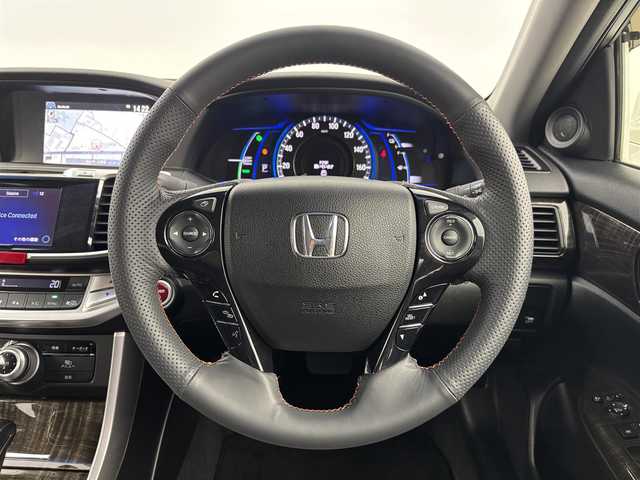 ホンダ アコード ハイブリッド LX 埼玉県 2013(平25)年 7.7万km ホワイトオーキッドパール 純正８インチナビ　/バックカメラ　/クルーズコントロール　/フォグライト切り替え　/純正ドライブレコーダー　/ハーフレザーシート　/パワーシート　/革巻きステアリング　/Ｂｌｕｅｔｏｏｔｈ　/フルセグＴＶ　/ｉｐｏｄ　/ＡＵＸ