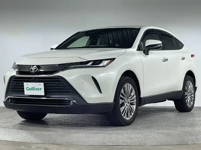 トヨタ ハリアー Z レザーパッケージ 神奈川県 2020(令2)年 3.4万km ホワイトパールクリスタルシャイン 純正12.3型コネクティッドナビゲーション/JBLプレミアムサウンドシステム/フルセグ　AM FM 　USB　Bluetooth/パノラミックビューモニター/ブラウン内装/パワーバックドア/セーフティセンス/プリクラッシュセーフティ/レーダークルーズコントロール/ロードサインアシスト/ドライバー異常時対応システム/横断歩行者検知機能/緊急時操舵支援/レーントレーシングアシスト/アダブティブハイビームアシスト/カーブ速度抑制機能/低速時加速抑制機能/パーキングサポートブレーキ/ブラインドスポットモニター/レザーシート/前席パワーシート/シートヒーター/運転席ポジションメモリー/革巻きステアリング/ステアリングヒーター/ETC/社外前後ドライブレコーダー/電動パーキングブレーキ/オートブレーキホールド/ドライブセレクトモード/プッシュスタート/スマートキー/純正19インチアルミホイール/LEDヘッドランプ/LEDフロントフォグランプ/オートライト