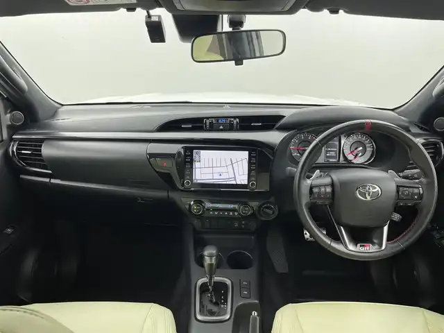 トヨタ ハイラックス Z GRスポーツ 福井県 2022(令4)年 2.1万km スーパーホワイトⅡ 純正ディスプレイオーディオ/【AM/FM/Bluetooth/フルセグTV】/全方位カメラ/ETC/衝突軽減ブレーキ/クルーズコントロール/車線逸脱警報機能/プッシュスタート/スマートキー/スペアキー/オートライト/LEDヘッドライド/LEDフォグライト/コーナーセンサー/アイドリングストップ