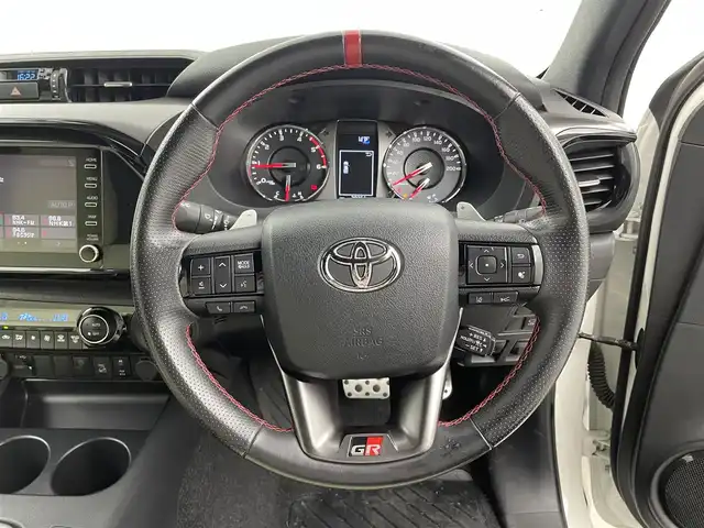 トヨタ ハイラックス Z GRスポーツ 福井県 2022(令4)年 2.1万km スーパーホワイトⅡ 純正ディスプレイオーディオ/【AM/FM/Bluetooth/フルセグTV】/全方位カメラ/ETC/衝突軽減ブレーキ/クルーズコントロール/車線逸脱警報機能/プッシュスタート/スマートキー/スペアキー/オートライト/LEDヘッドライド/LEDフォグライト/コーナーセンサー/アイドリングストップ