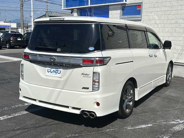 日産 エルグランド ライダー ブラックライン黒本革 パワーシート 長野県 2012(平24)年 13.7万km ブリリアントホワイトパール (株)IDOMが運営する【じしゃロン長野店】の自社ローン専用車両になりますこちらは現金またはオートローンご利用時の価格です。自社ローンご希望の方は別途その旨お申付け下さい/純正ナビ/バックカメラ　/フルセグTV/ステアリングスイッチ/フリップダウンモニター/両側パワースライドドア/運転席助手席シートヒーター/運転席助手席パワーシート