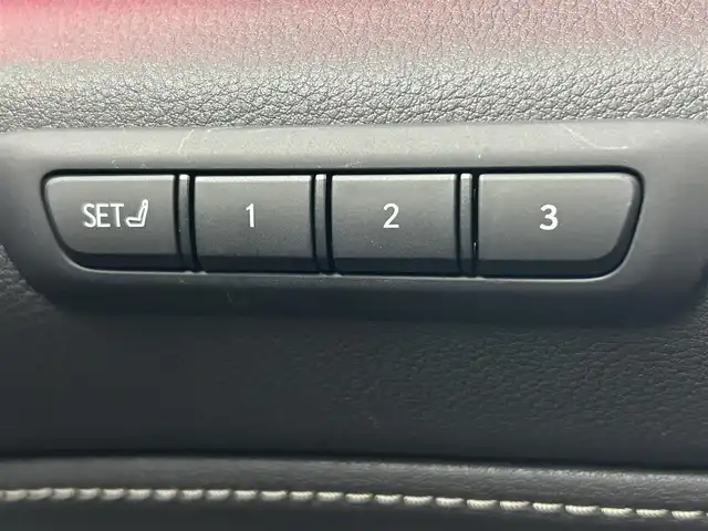 レクサス ＮＸ 350h Fスポーツ 千葉県 2024(令6)年 0.7万km グラファイトブラックガラスフレーク ガラスルーフ/ブラックレザーシート/セーフティシステムプラス（予防安全パッケージ）/・プリクラッシュセーフティ/・レーントレーシングアシスト/・レーダークルーズコントロール/・ロードサインアシスト/・ドライバー異常時対応システム/・アクティブドライビングアシスト/・発進遅れ告知機能/・オートマチックハイビーム/・フロントクロストラフィックアラート/・レーンチェンジアシスト/・アダプティブハイビームシステム/・緊急時操舵支援/純正14インチディスプレイオーディオプラス/・メモリーナビ機能/・フルセグTV/・Bluetooth接続/・全方位カメラ/ブラインドスポットモニター/アドバンストパーク/パワーバックドア/デジタルインナーミラー/スマートキー/ビルトインETC2.0
