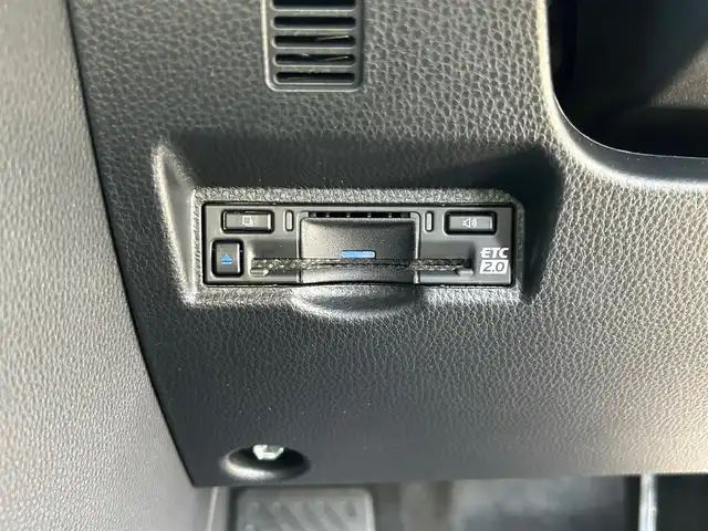 トヨタ ヴォクシー S－Z 大阪府 2023(令5)年 1.2万km ホワイトパールクリスタルシャイン 純正8インチコネクティッドナビ/（USB/Bluetooth）TVなし/ハーフレザーシート/（シートヒーター有）/ＥＴＣ２．０　/バックカメラ　/ＬＥＤヘッドライト　/デジタルインナーミラー　/クルーズコントロール　/両側パワースライドドア/純正17インチアルミホイール/純正フロアマット
