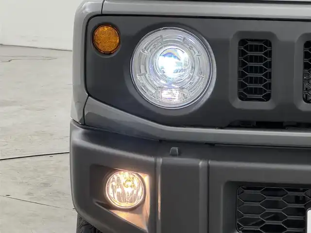 スズキ ジムニー XC 福岡県 2024(令6)年 0.7万km ミディアムグレー 衝突軽減　/レーンキープ　/４ＷＤ　/ＭＴモード付　/クルーズコントロール　/ヒルディセントコントロール　/アイドリングストップ　/シートヒーター　/ヒーテッドドアミラー　/ヘッドライトウォッシャー　/純正アルミホイール