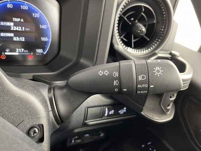 トヨタ ランドクルーザー ２５０ ZX 埼玉県 2024(令6)年 0.4万km 茶Ⅱ 純正ナビ（Ｂｌｕｅｔｏｏｔｈ・フルセグＴＶ・ＵＳＢ・ＨＤＭＩ）/全方位カメラ/ＥＴＣ２．０/置くだけ充電/前席パワーシート/シートメモリー/前席シートヒーター/前席エアシート/サンルーフ/パワーバックドア/ブラインドスポットモニター/レーンキープアシスト/横滑り防止装置/盗難防止装置/衝突軽減ブレーキ/ステアリングリモコン/レーンディパーチャーアラート/ヘッドアップディスプレイ/プッシュスタート/ブレーキホールド/ロールサンシェード/ヘッドライトウォッシャー/純正フロアマット/純正アルミホイール/オートハイビーム/LEDヘッドライト/フロントフォグランプ