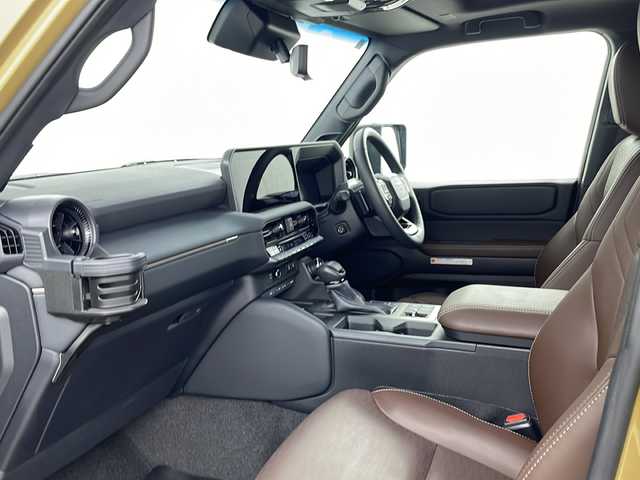 トヨタ ランドクルーザー ２５０ ZX 埼玉県 2024(令6)年 0.4万km 茶Ⅱ 純正ナビ（Ｂｌｕｅｔｏｏｔｈ・フルセグＴＶ・ＵＳＢ・ＨＤＭＩ）/全方位カメラ/ＥＴＣ２．０/置くだけ充電/前席パワーシート/シートメモリー/前席シートヒーター/前席エアシート/サンルーフ/パワーバックドア/ブラインドスポットモニター/レーンキープアシスト/横滑り防止装置/盗難防止装置/衝突軽減ブレーキ/ステアリングリモコン/レーンディパーチャーアラート/ヘッドアップディスプレイ/プッシュスタート/ブレーキホールド/ロールサンシェード/ヘッドライトウォッシャー/純正フロアマット/純正アルミホイール/オートハイビーム/LEDヘッドライト/フロントフォグランプ