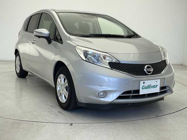 日産 ノート 千葉県 2015(平27)年 2.2万km ブリリアントシルバー 純正ナビ/　CD/DVD/衝突軽減ブレーキ/車線逸脱警報/クリアランスソナー/全方位カメラ/オートライト/ETC/電動格納ミラー/フロアマット/ステアリングスイッチ/スマートキー/スタートボタン