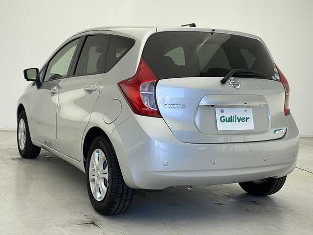 日産 ノート 千葉県 2015(平27)年 2.2万km ブリリアントシルバー 純正ナビ/　CD/DVD/衝突軽減ブレーキ/車線逸脱警報/クリアランスソナー/全方位カメラ/オートライト/ETC/電動格納ミラー/フロアマット/ステアリングスイッチ/スマートキー/スタートボタン