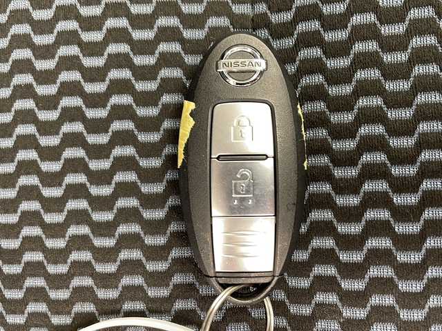 日産 ノート 千葉県 2015(平27)年 2.2万km ブリリアントシルバー 純正ナビ/　CD/DVD/衝突軽減ブレーキ/車線逸脱警報/クリアランスソナー/全方位カメラ/オートライト/ETC/電動格納ミラー/フロアマット/ステアリングスイッチ/スマートキー/スタートボタン