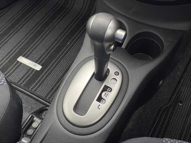 日産 ノート 千葉県 2015(平27)年 2.2万km ブリリアントシルバー 純正ナビ/　CD/DVD/衝突軽減ブレーキ/車線逸脱警報/クリアランスソナー/全方位カメラ/オートライト/ETC/電動格納ミラー/フロアマット/ステアリングスイッチ/スマートキー/スタートボタン