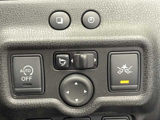 日産 ノート 千葉県 2015(平27)年 2.2万km ブリリアントシルバー 純正ナビ/　CD/DVD/衝突軽減ブレーキ/車線逸脱警報/クリアランスソナー/全方位カメラ/オートライト/ETC/電動格納ミラー/フロアマット/ステアリングスイッチ/スマートキー/スタートボタン