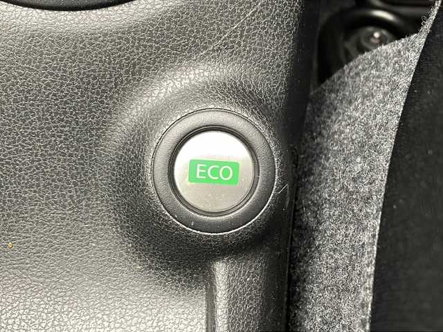 日産 ノート 千葉県 2015(平27)年 2.2万km ブリリアントシルバー 純正ナビ/　CD/DVD/衝突軽減ブレーキ/車線逸脱警報/クリアランスソナー/全方位カメラ/オートライト/ETC/電動格納ミラー/フロアマット/ステアリングスイッチ/スマートキー/スタートボタン