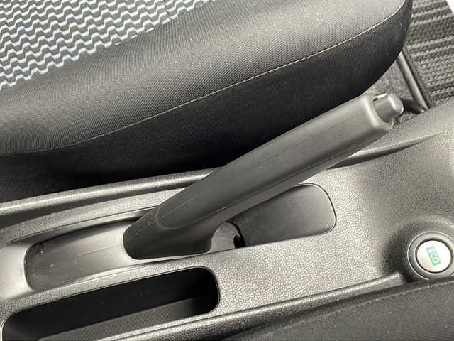 日産 ノート 千葉県 2015(平27)年 2.2万km ブリリアントシルバー 純正ナビ/　CD/DVD/衝突軽減ブレーキ/車線逸脱警報/クリアランスソナー/全方位カメラ/オートライト/ETC/電動格納ミラー/フロアマット/ステアリングスイッチ/スマートキー/スタートボタン