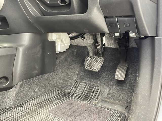 日産 ノート 千葉県 2015(平27)年 2.2万km ブリリアントシルバー 純正ナビ/　CD/DVD/衝突軽減ブレーキ/車線逸脱警報/クリアランスソナー/全方位カメラ/オートライト/ETC/電動格納ミラー/フロアマット/ステアリングスイッチ/スマートキー/スタートボタン