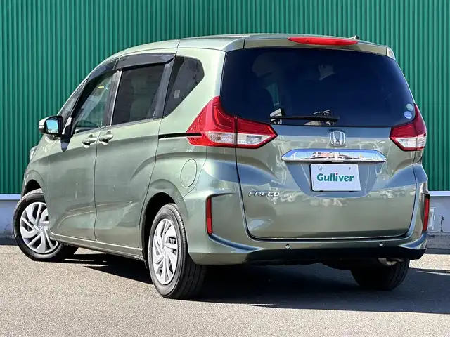 ホンダ フリード G ホンダセンシング 宮城県 2020(令2)年 2.5万km シルバーミストグリーンM LEDヘッドライト＋アクティブコーナリングライト/＝＝＝/ホンダセンシング/・衝突軽減ブレーキ/・歩行者事故低減ステアリング/・アダプティブクルーズコントロール/・車線維持支援システム/・路外逸脱抑制機能/・誤発進抑制機能（前方/後方）/・先行車発進お知らせ/・標識認識機能/Cパッケージ/●ロールサンシェード/●IRカット〈遮熱〉/UVカット機能付フロントウインドウガラス＋IRカット〈遮熱〉/スーパーUVカットフロントドアガラス/●コンフォートビューパッケージ/（親水/ヒーテッドドアミラー＋フロントドア撥水ガラス＋熱線入りフロントウインドウ）/●運転席&助手席シートヒーター/●プラズマクラスター技術搭載フルオート・エアコンディショナー/純正9インチナビ（VXM-207VFNi）/・CD/DVD/・Bluetooth/・フルセグTV/バックカメラ/ビルトインETC/ドライブレコーダー/両側パワースライドドア/ステアリングスイッチ/スマートキー＆プッシュスタート/電動格納ミラー/純正フロアマット/ドアバイザー/Wエアバッグ