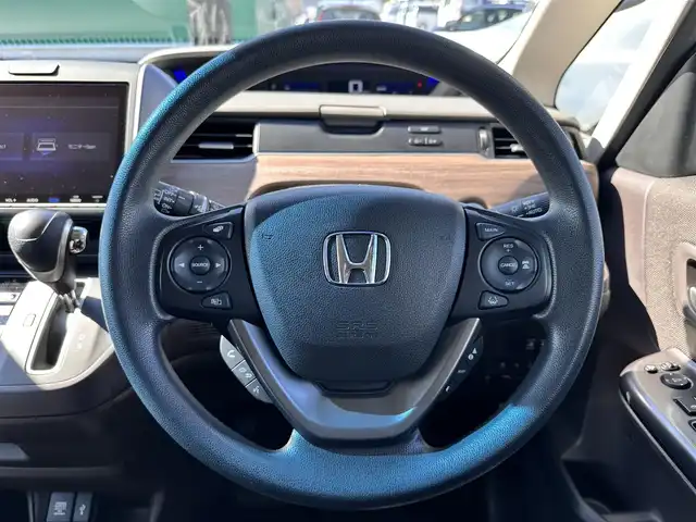 ホンダ フリード G ホンダセンシング 宮城県 2020(令2)年 2.5万km シルバーミストグリーンM LEDヘッドライト＋アクティブコーナリングライト/＝＝＝/ホンダセンシング/・衝突軽減ブレーキ/・歩行者事故低減ステアリング/・アダプティブクルーズコントロール/・車線維持支援システム/・路外逸脱抑制機能/・誤発進抑制機能（前方/後方）/・先行車発進お知らせ/・標識認識機能/Cパッケージ/●ロールサンシェード/●IRカット〈遮熱〉/UVカット機能付フロントウインドウガラス＋IRカット〈遮熱〉/スーパーUVカットフロントドアガラス/●コンフォートビューパッケージ/（親水/ヒーテッドドアミラー＋フロントドア撥水ガラス＋熱線入りフロントウインドウ）/●運転席&助手席シートヒーター/●プラズマクラスター技術搭載フルオート・エアコンディショナー/純正9インチナビ（VXM-207VFNi）/・CD/DVD/・Bluetooth/・フルセグTV/バックカメラ/ビルトインETC/ドライブレコーダー/両側パワースライドドア/ステアリングスイッチ/スマートキー＆プッシュスタート/電動格納ミラー/純正フロアマット/ドアバイザー/Wエアバッグ