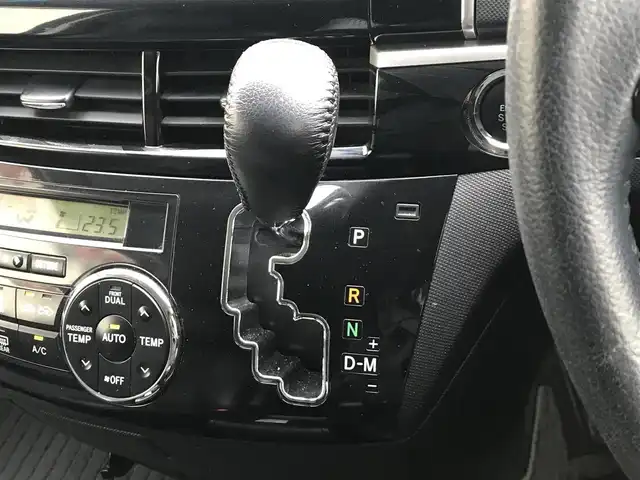 トヨタ エスティマ アエラス プレミアムエディション 富山県 2015(平27)年 7.9万km ブラック 純正ナビ/フルセグTV/Bluetooth/バックカメラ/クルーズコントロール/横滑り防止装置/プッシュスタート/スマートキー/両側パワースライドドア/ステアリングスイッチ/革巻きステアリング/オートライト/フォグランプ/ETC